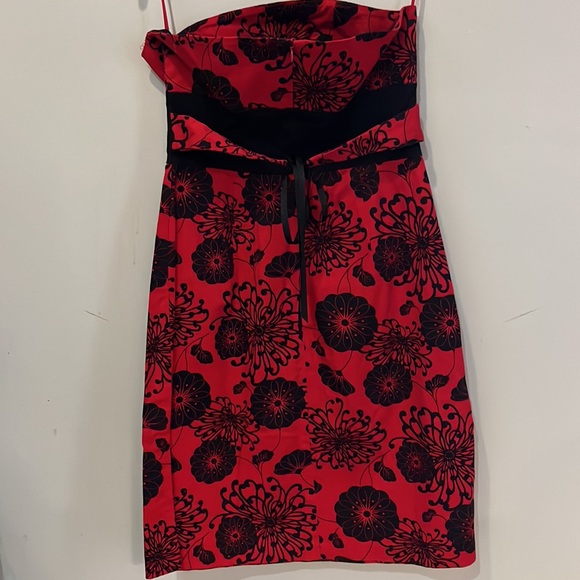 Cute strapless a-line mini dress. Red with black flowers and ties at the back. - Picture 2 of 4